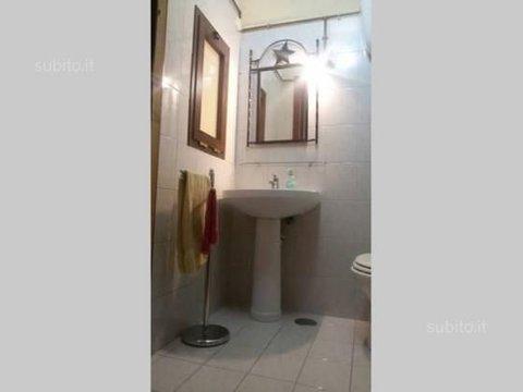 Bilocale in Via Maddaloni, 6, Santa Chiara-Università, Napoli