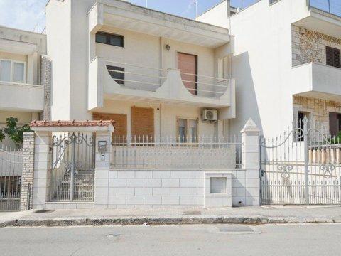 Casa indipendente in san vito dei Normanni, Centro, San Vito dei Normanni