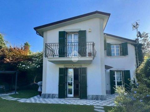 Villa in Via Privata Bellagamba, 45, Cogorno