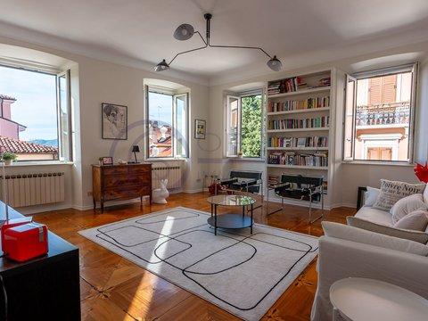 Trilocale in Via San Michele, 11, Città Vecchia, Trieste