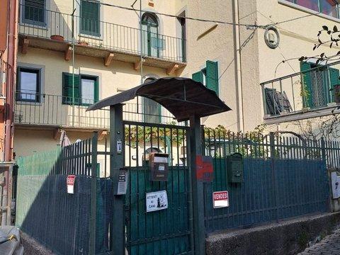 Appartamento in Piazza della Chiesa, 12 -10, Bisuschio