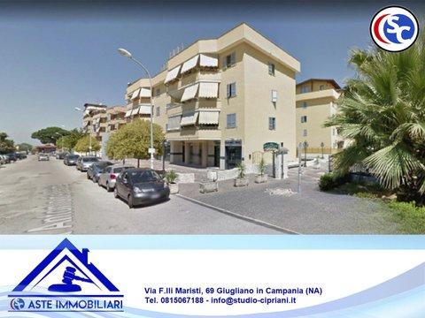 Trilocale in via Antinio De Curtis, 18, Centro Città, Marano di Napoli