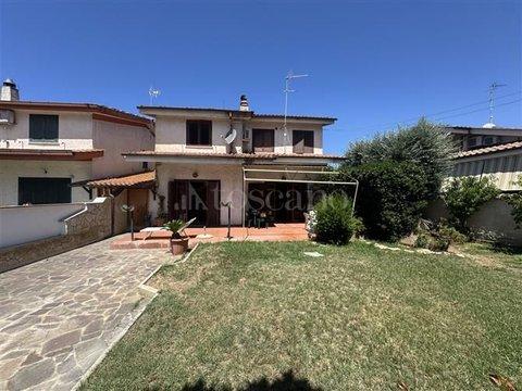 Villa in Via Cesare Pascucci, Infernetto, Roma