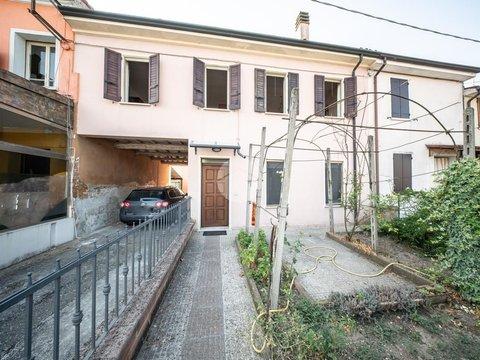 Casa indipendente in Via Vittorio Veneto, 18, Castellucchio