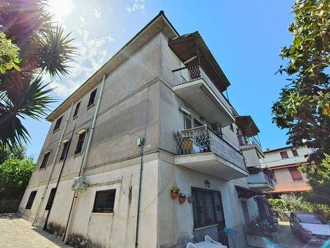 Appartamento in Via Placanica, Casal Morena, Roma