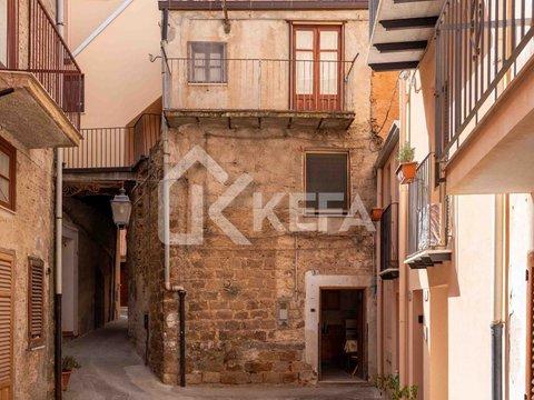 Casa indipendente in Via Maurolico, Castelbuono