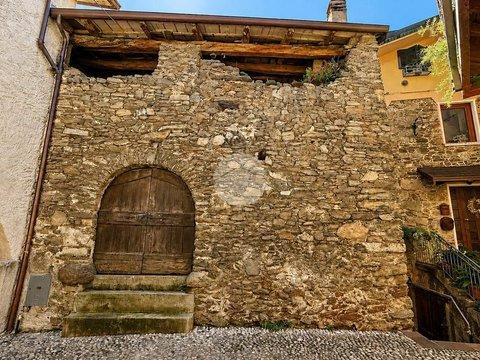 Villetta bifamiliare in Via Corna, 9, Cedegolo