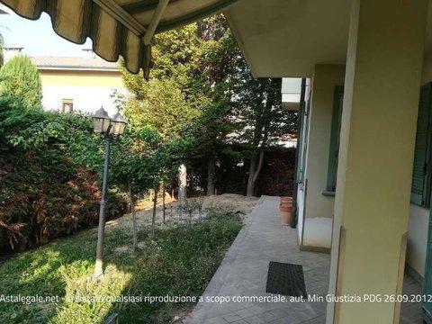 Villa in Via Luigi Einaudi, 7, Nizza Monferrato