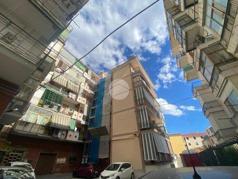 Trilocale in Via Monsignore Felice Romano, 16, Centro - Santa Teresa, Torre del Greco