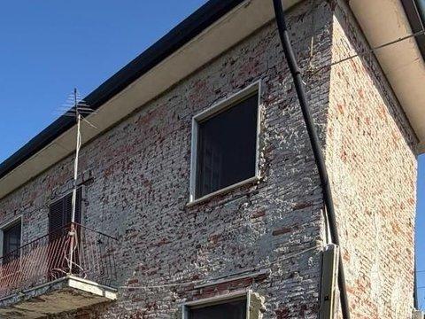 Casa indipendente in Viale Galileo Galilei, 12, Avenza, Carrara