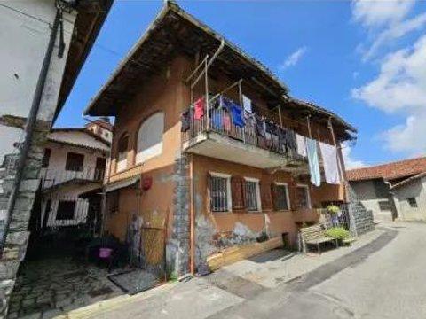 Villetta a schiera in Via del Castello, 8, Palazzo Canavese