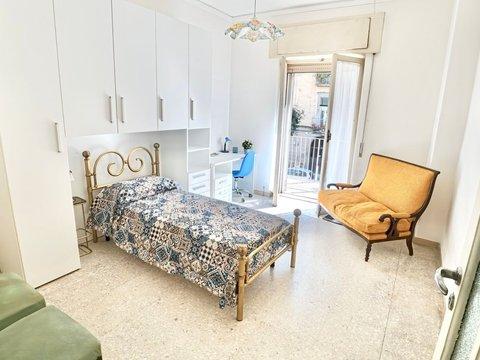 Camera in Corso Amedeo di Savoia, 285, Materdei, Napoli