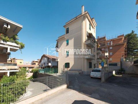 Trilocale in Via Calcata, 30, Tomba di Nerone, Roma