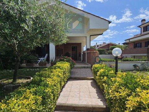 Villa in via Poggio Fiorito, Colleverde, Guidonia Montecelio