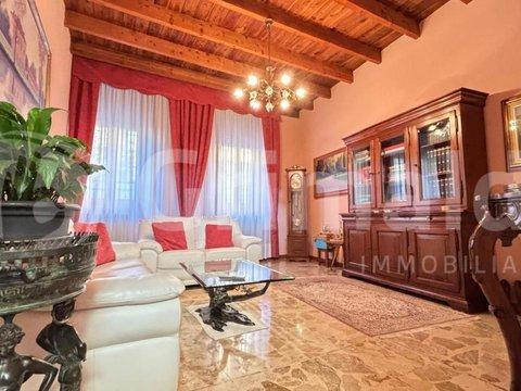 Casa indipendente in Via Roma, 54 -64, Cassinetta di Lugagnano