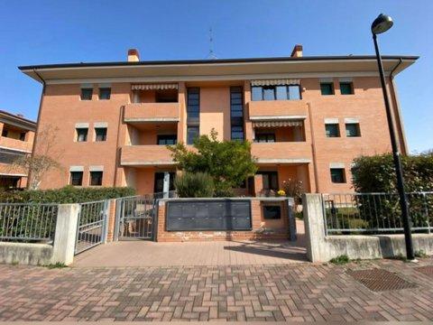 Trilocale in Via Europa, 10, Dozza