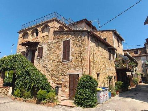 Appartamento su due piani in Via del Sole, Soccorso - Bacanella, Magione