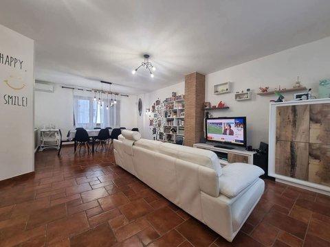 Villetta a schiera in Via Ippolito Nievo, 5, Quartiere Nord, Aprilia