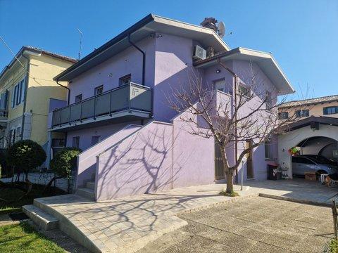 Villetta bifamiliare in Viale Trieste, 121, Gradisca d'Isonzo