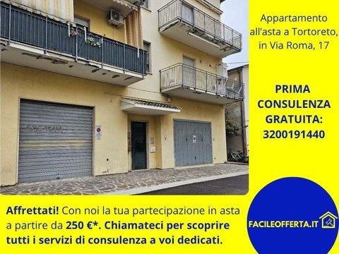 Trilocale in Via Roma, 17, Tortoreto Lido, Tortoreto