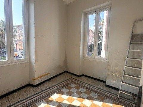 Quadrilocale in Piazza Ulisse Calvi, Oneglia, Imperia