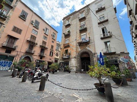 Trilocale in piazzetta Teodoro Monticelli, s.n.c, Santa Chiara-Università, Napoli