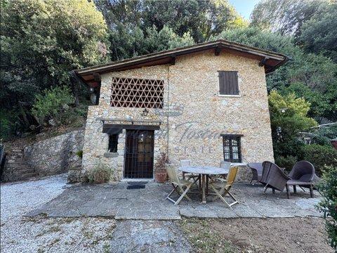 Casale/cascina in Via Canaldoro, 38, Strettoia-Capezzano-Valdicastello, Pietrasanta