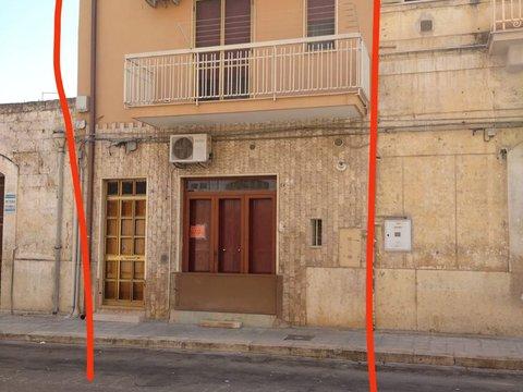 Casa indipendente in Via Alcide de Gasperi, 24, Canosa di Puglia