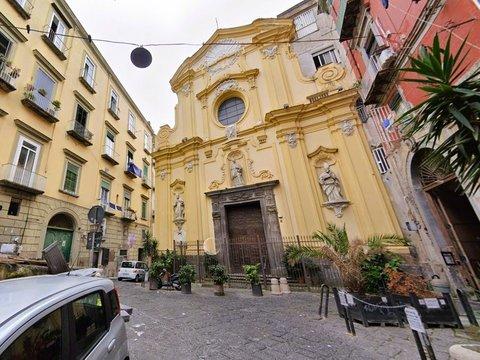 Quadrilocale in Via S.Carlo Alle Mortelle, Chiaia-Mergellina, Napoli
