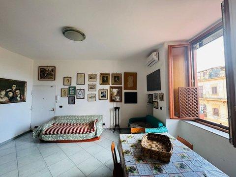 Bilocale in Via Pontenuovo, 28, San Lorenzo, Napoli