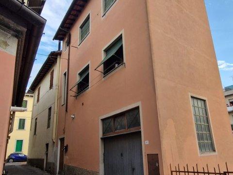 Casa indipendente in Via Locchi, 46, Figline Centro - Stecco, Figline e Incisa Valdarno
