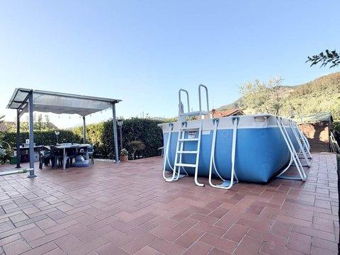 Casa indipendente a Bozzano-Quiesa, Massarosa