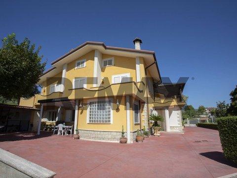 Villa a Sant'Angelo in Theodice - Zona Periferica, Cassino