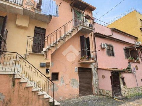 Trilocale in Via Giuseppe Garibaldi, 56, Genzano di Roma