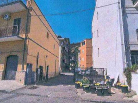 Quadrilocale in Via Sparagonà, 469, Santa Teresa di Riva