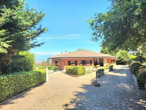 Villa in Strada Val Salice, 227, Borgo Po - Nobile, Torino