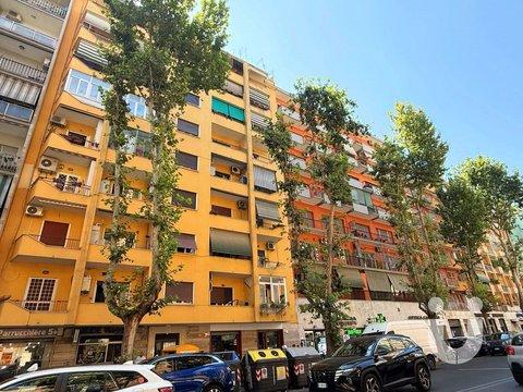Bilocale in Via Oderisi da Gubbio, Marconi, Roma