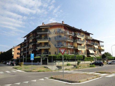 Trilocale in Viale Ferruccio Parri, 11, Piossasco