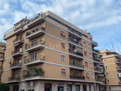 Bilocale in Via della Corazzata, Ostia Ponente, Roma