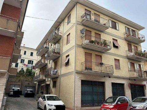 Quadrilocale in Via della Resistenza, 14, Piazzale Europa - Fonti San Lorenzo, Recanati
