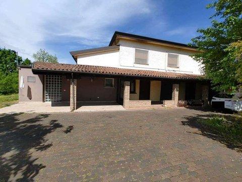 Villa in Via Vallenoncello, 56, Vallenoncello, Pordenone