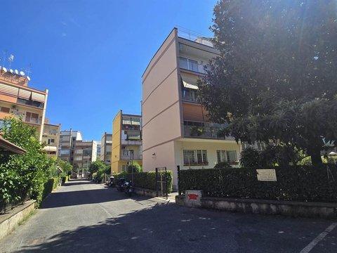 Trilocale in Via Gaspara Stampa, 60, Monte Sacro Alto - Talenti, Roma