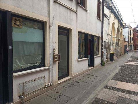 Trilocale in Via Antonio Bonatti s.n.c, Centro Storico, Rovigo