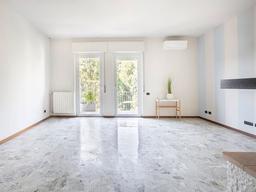Trilocale in Via Azzano San Paolo, Stezzano