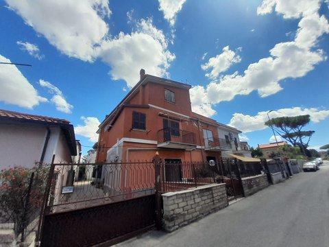 Trilocale in Via Flavia Demetria, s.n.c, Casal Morena, Roma