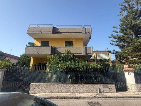 Casa indipendente in Via Enrico Cecere, Somma Vesuviana