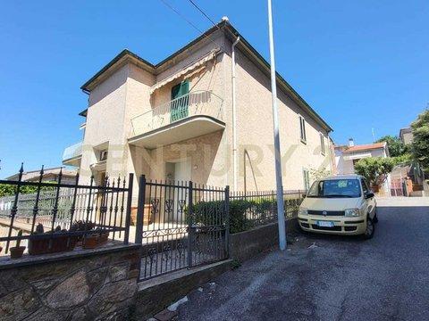 Casa indipendente in Via Ludovico Ariosto, 5, Centro, Roccastrada