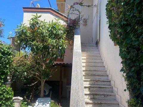 Villetta a schiera in Viale degli Eucalipti, Giornalisti - Poggio, Anzio