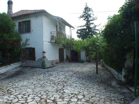 Casa indipendente in Via monte carparo s.n.c, Pescorocchiano