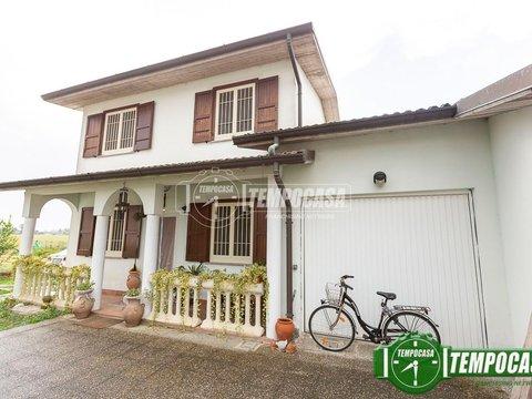 Villa in Via Leonardo da Vinci, Pandino